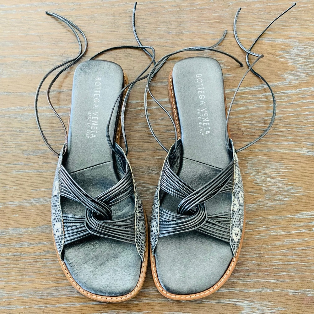 Bottega Veneta Italian Leather Gray Floral Slip-On  Sandals Size 8